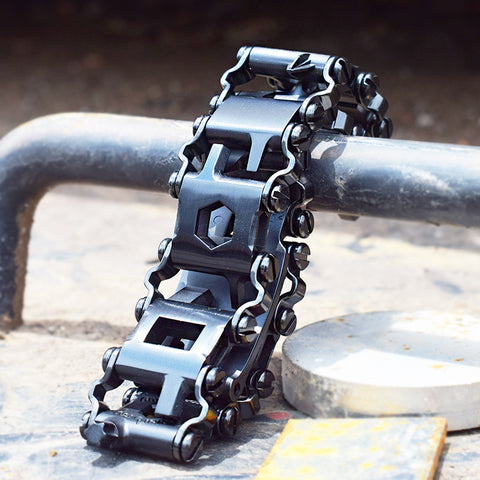 Multifunctional wear tool self-defense bracelet